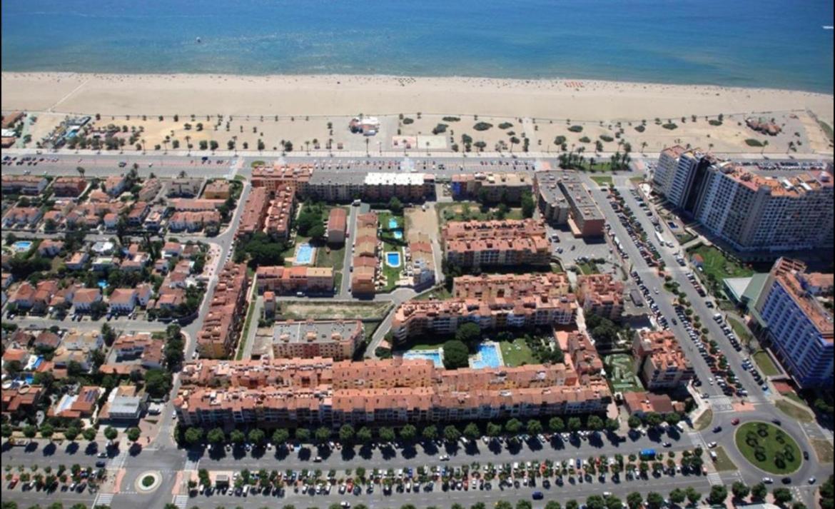Appartement 1 Chambre Climatise Avec 3 Piscines A 200 M De La Plage Empuriabrava Exteriör bild
