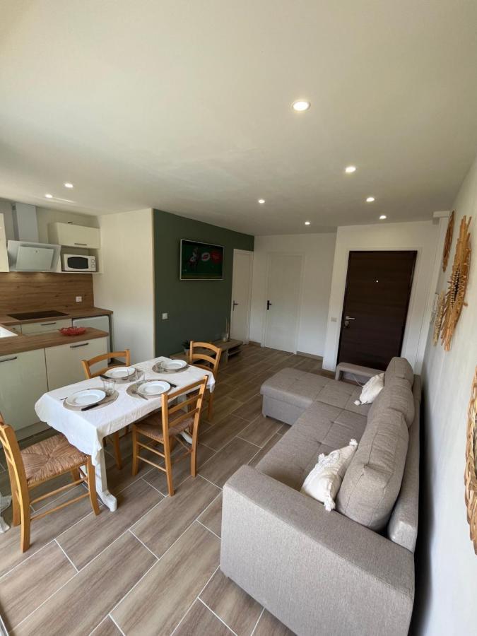 Appartement 1 Chambre Climatise Avec 3 Piscines A 200 M De La Plage Empuriabrava Exteriör bild